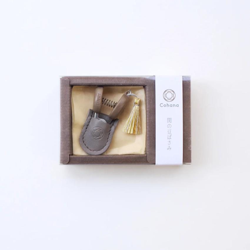 a box with a brush and comb inside of it
