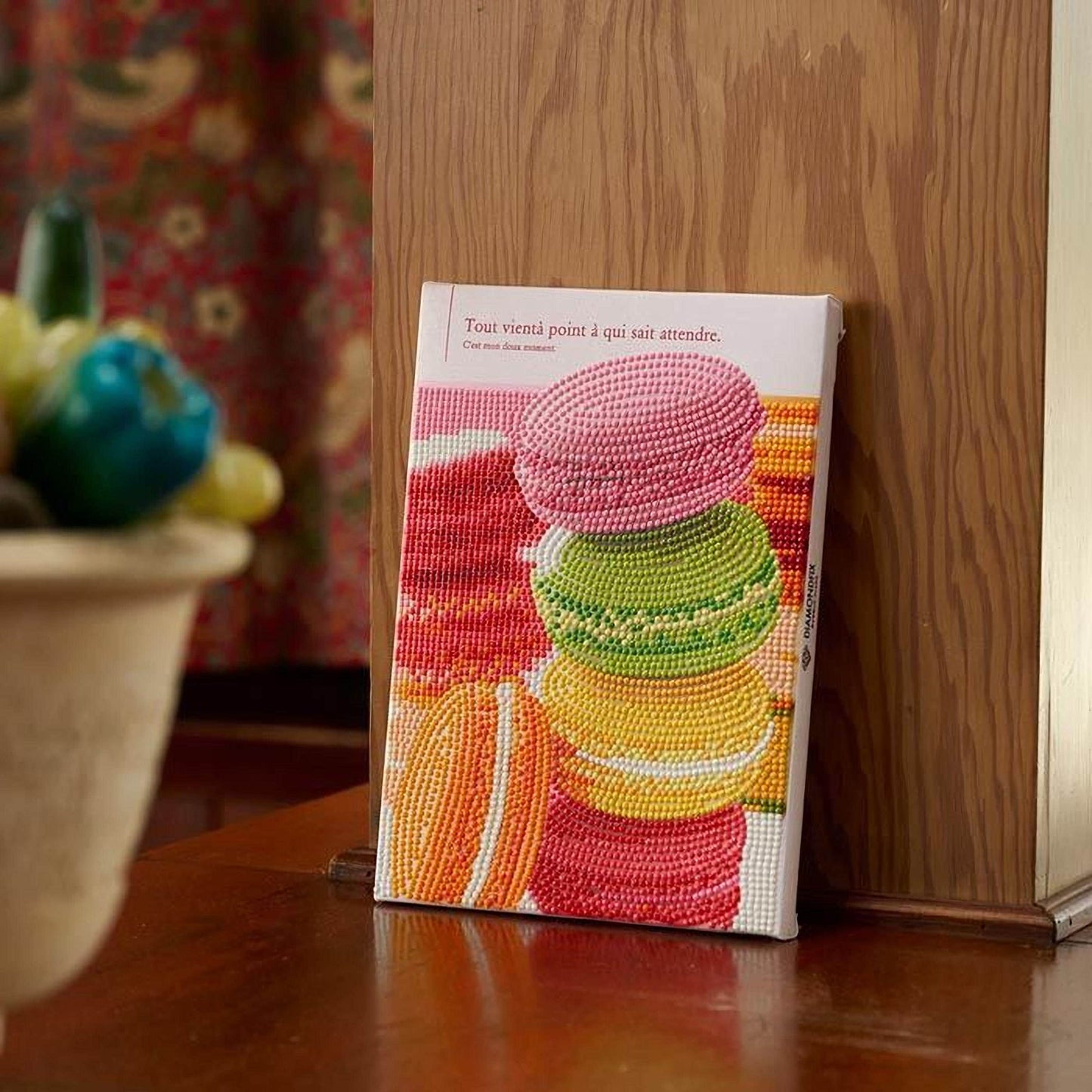 a book titled "Tout vous pouvait point à quai sit dessin" (The book is about quail eggs) with a colorful cover depicting a stack of quail eggs in various colors.