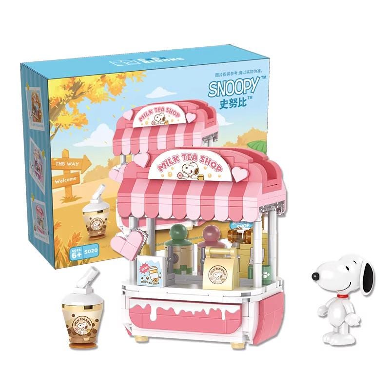 a toy tea shop with a Snoopy figurine and a cup of tea, as well as a packaging box for the toy.