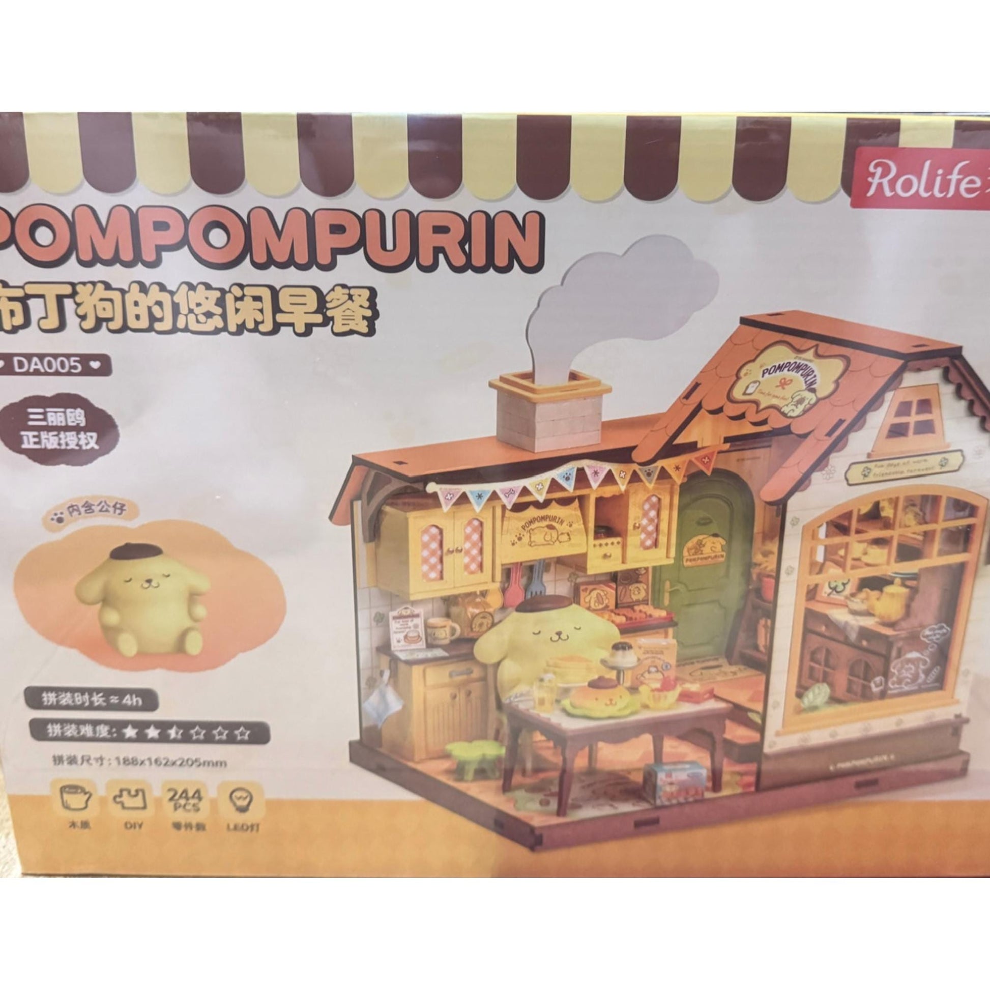 The image is a toy packaging for a D-A05 model of a Pompompurin dollhouse. The packaging features a cartoon image of the dollhouse and a small yellow dog inside.
