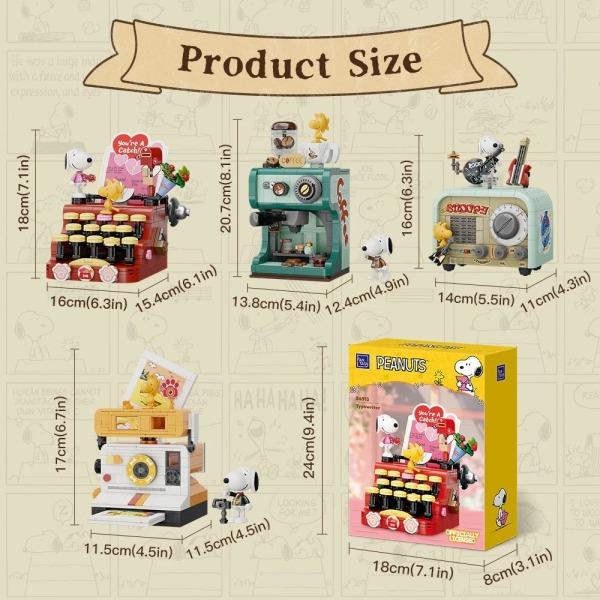The image is a product size comparison of various Peanuts-themed items, including a typewriter, radio, and a toy. The items are labeled with their respective sizes in centimeters.