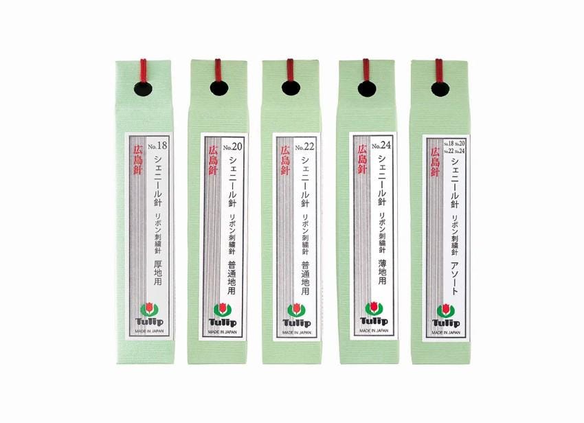 five green pencil holders with red handles, each with Japanese text and a logo.
