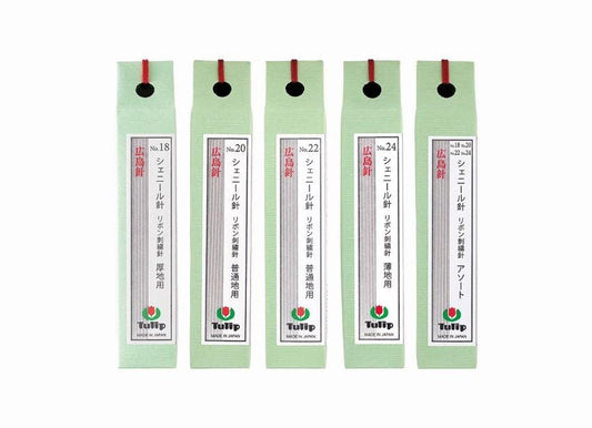 five green pencil holders with red handles, each with Japanese text and a logo.