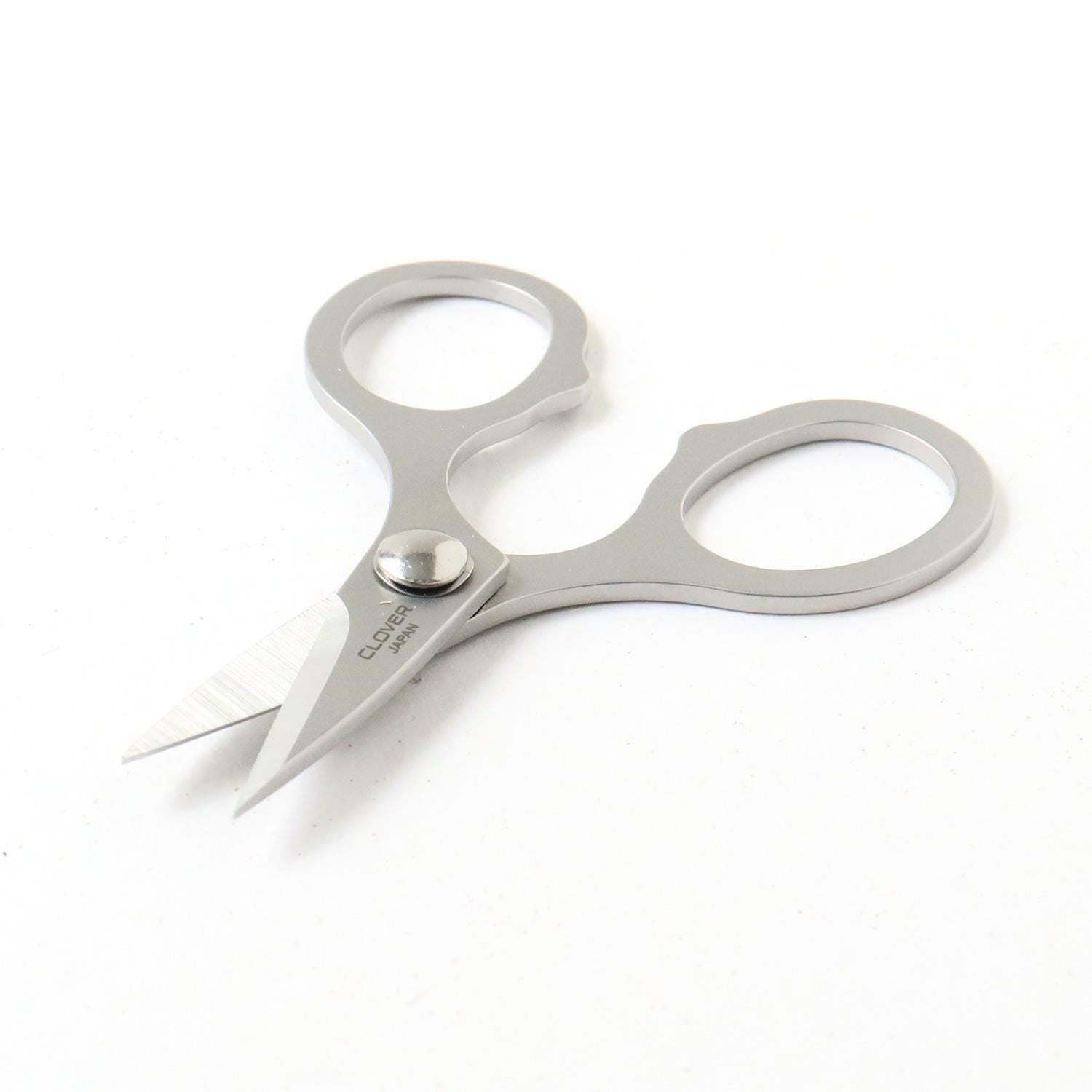 A pair of silver scissors with the brand name "Clover" printed on them.