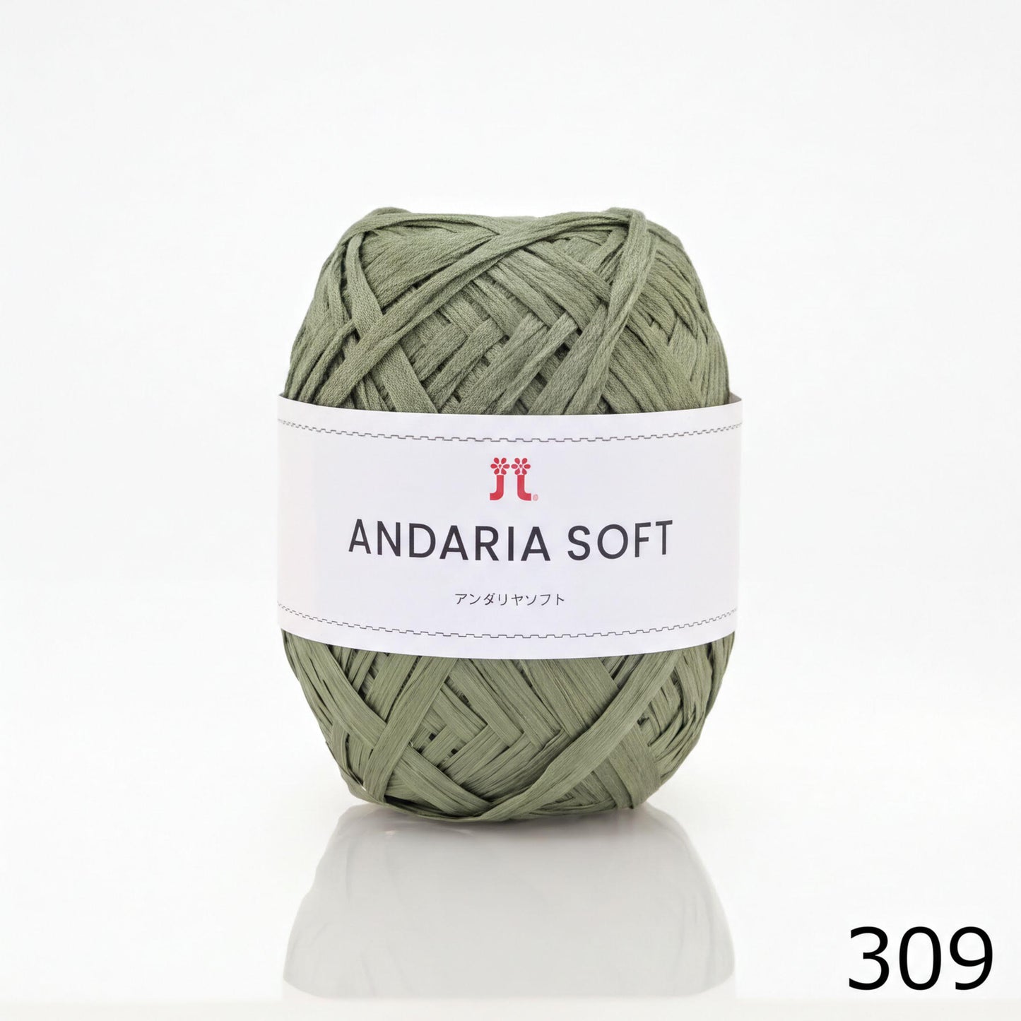 A ball of green yarn labeled "ANDARIA SOFT" with Japanese text, placed on a white surface.