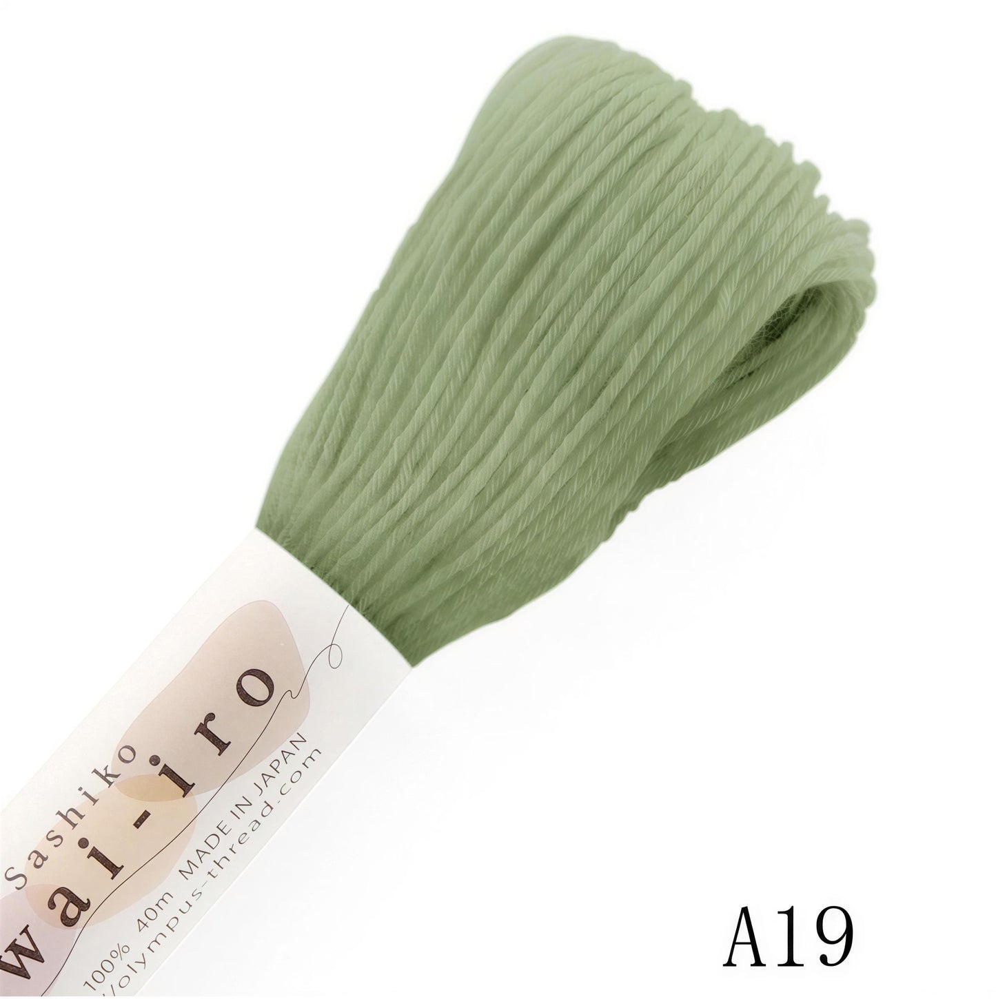A close-up image of a spool of green thread with a label that reads "Sashiko - Walli - A19" and "40m - 100% MADE IN JAPAN - GOLIMPUS SE"