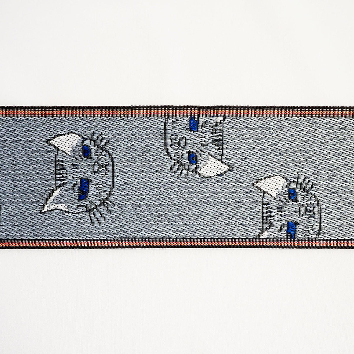 a repeating pattern of gray cat faces with blue eyes on a gray background.